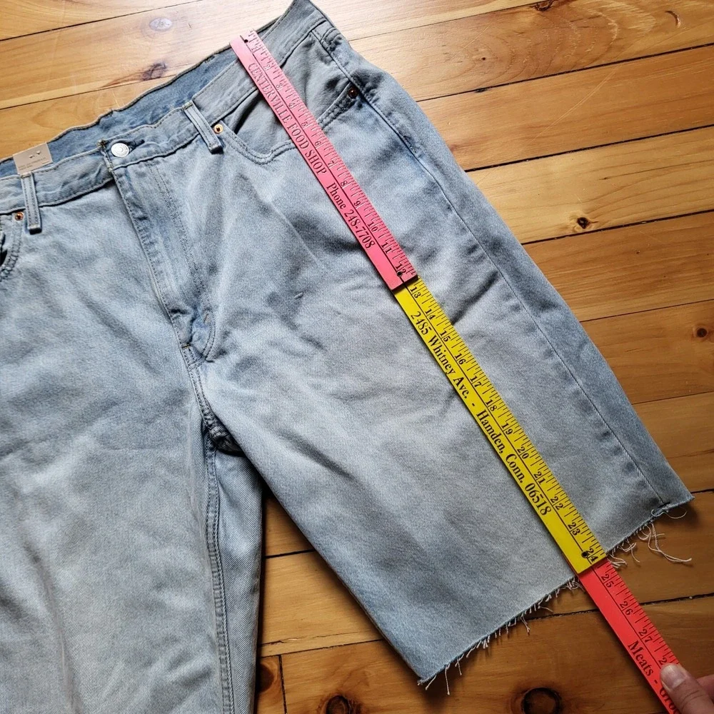 Levis 550 Jean Shorts Mens ACTUAL 39 12 Inch Relaxed Light Wash Baggy 90s Dad - Picture 7 of 10